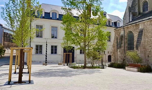 le local pour les séances de yoga proche de la cathédrale à Orléans